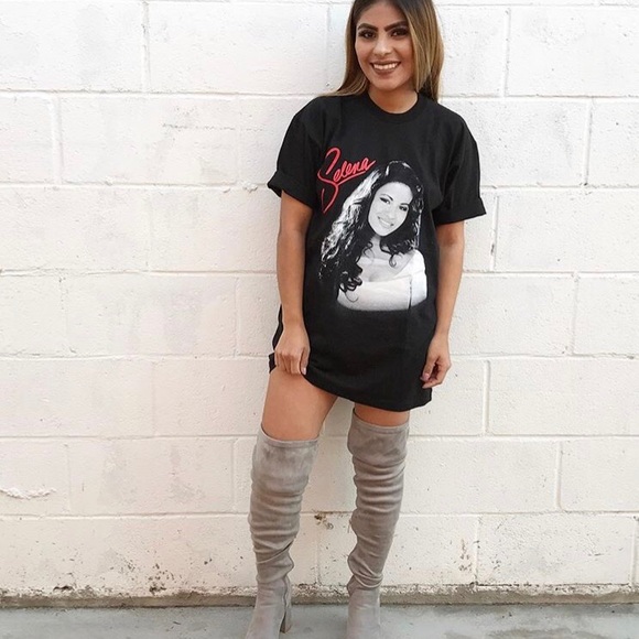 Selena - Picture 2 of 4